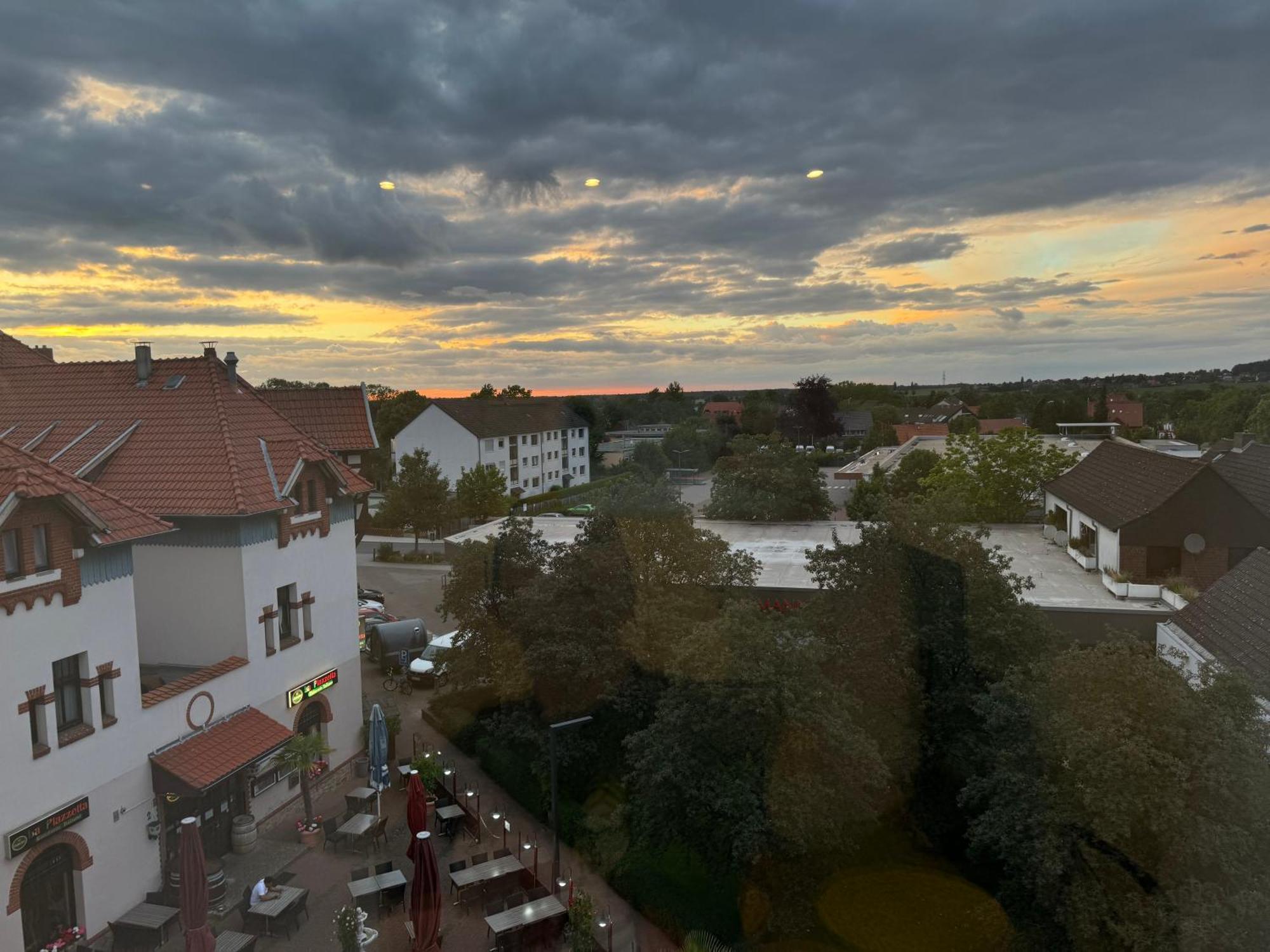 Moderne 4 Zimmer Apartment Mit Bergblick Stadtzentrum Contactless Check-In Gehrden  エクステリア 写真