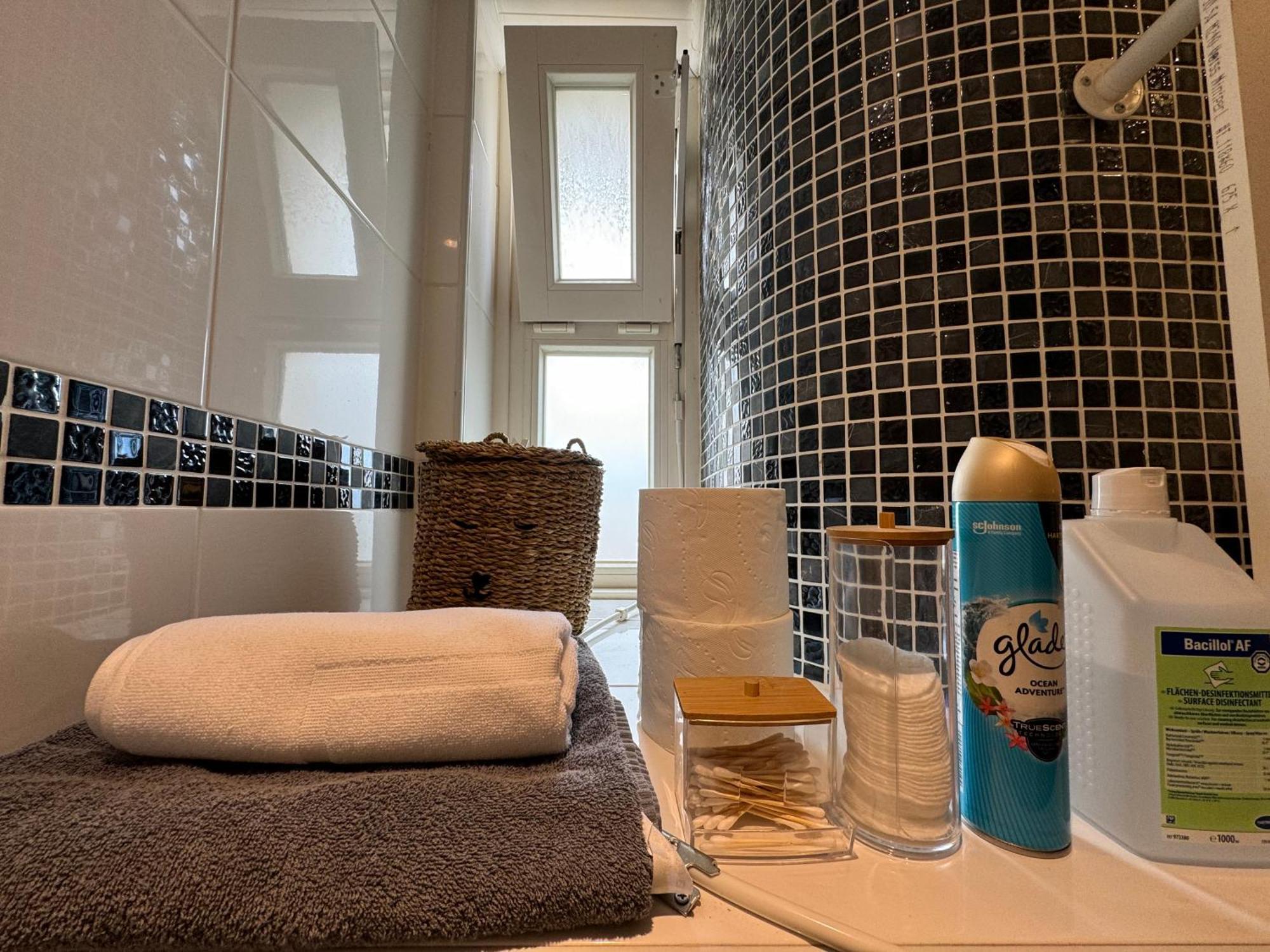 Moderne 4 Zimmer Apartment Mit Bergblick Stadtzentrum Contactless Check-In Gehrden  エクステリア 写真