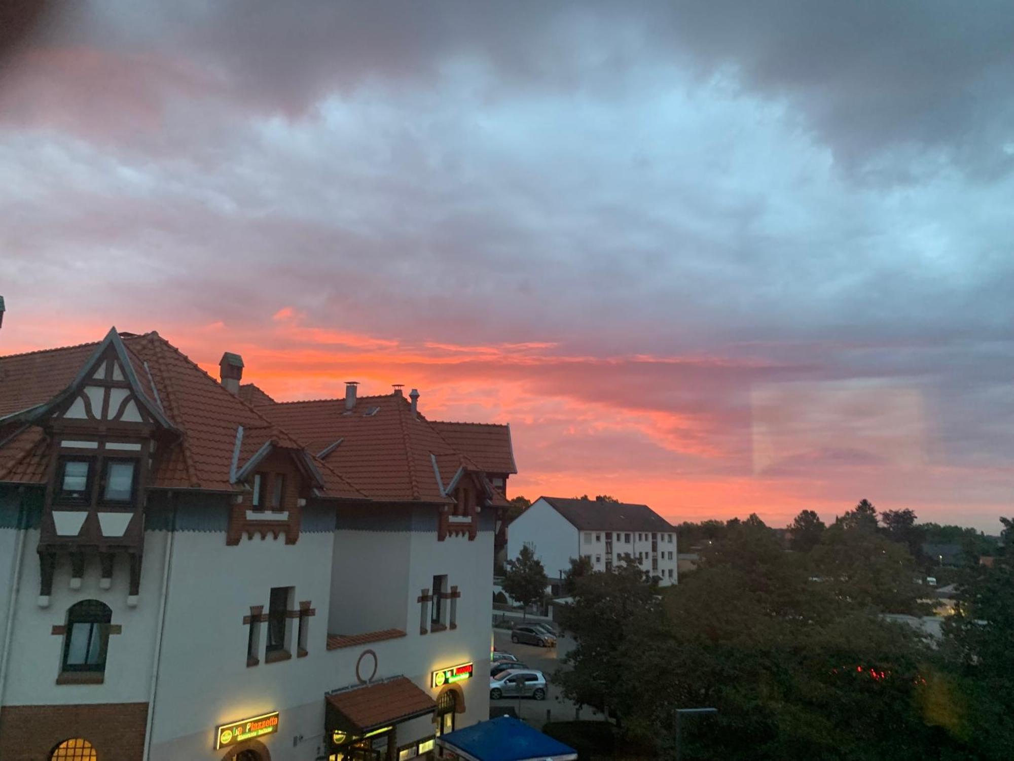 Moderne 4 Zimmer Apartment Mit Bergblick Stadtzentrum Contactless Check-In Gehrden  エクステリア 写真