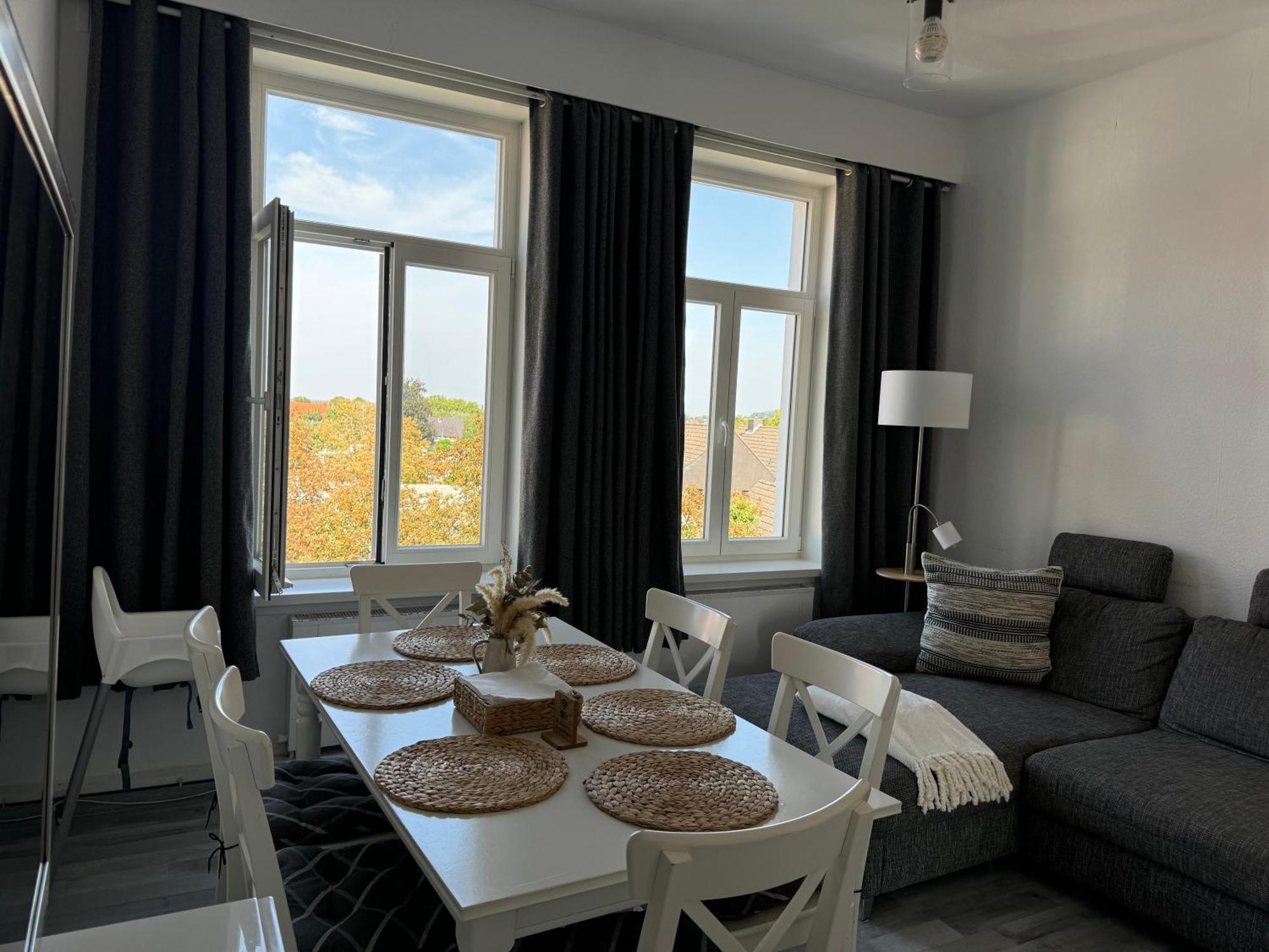 Moderne 4 Zimmer Apartment Mit Bergblick Stadtzentrum Contactless Check-In Gehrden  エクステリア 写真