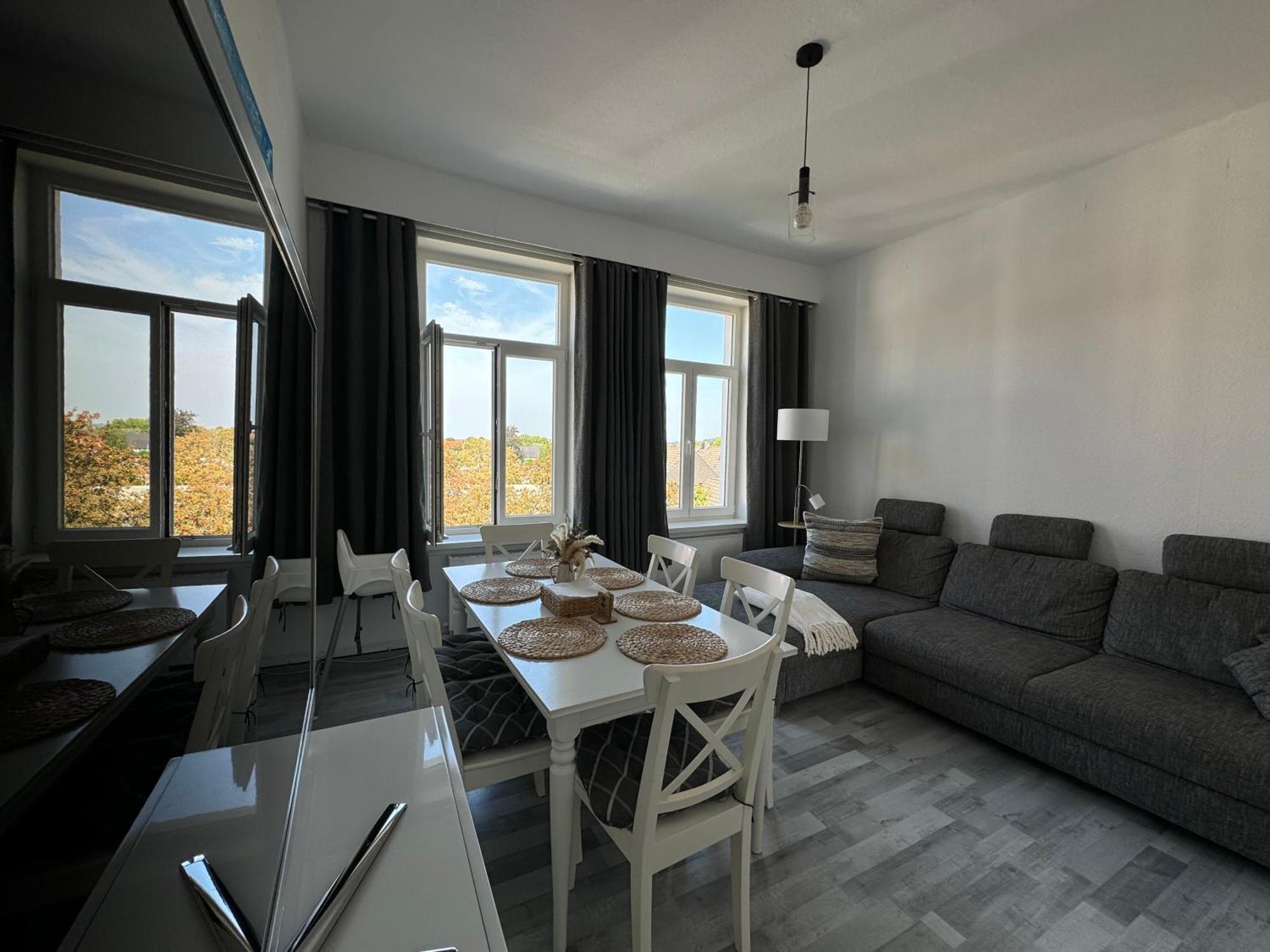 Moderne 4 Zimmer Apartment Mit Bergblick Stadtzentrum Contactless Check-In Gehrden  エクステリア 写真