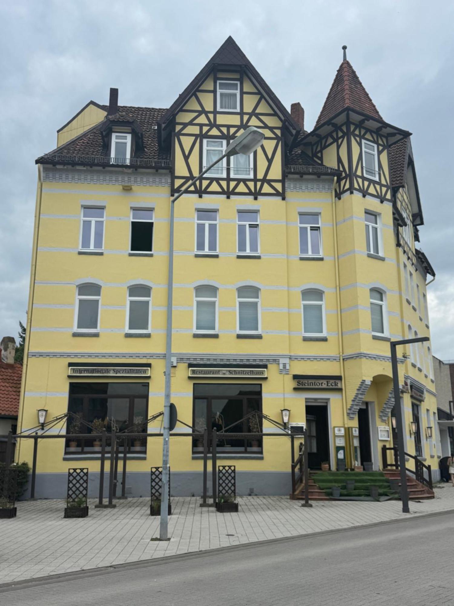 Moderne 4 Zimmer Apartment Mit Bergblick Stadtzentrum Contactless Check-In Gehrden  エクステリア 写真