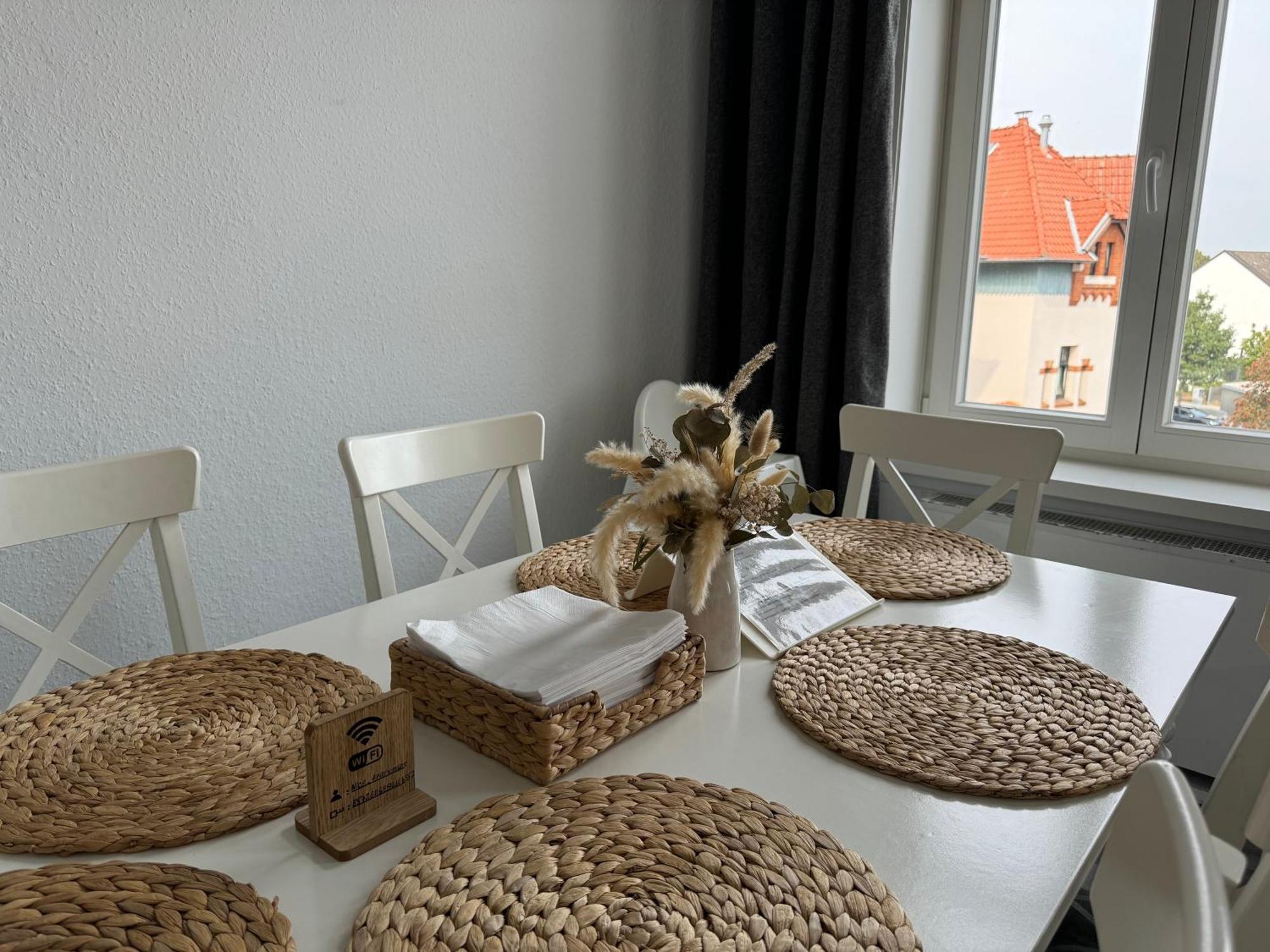 Moderne 4 Zimmer Apartment Mit Bergblick Stadtzentrum Contactless Check-In Gehrden  エクステリア 写真