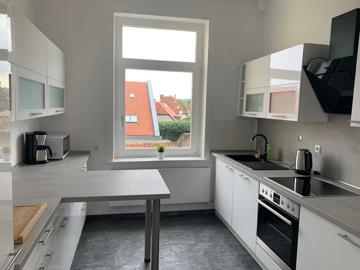 Moderne 4 Zimmer Apartment Mit Bergblick Stadtzentrum Contactless Check-In Gehrden  エクステリア 写真